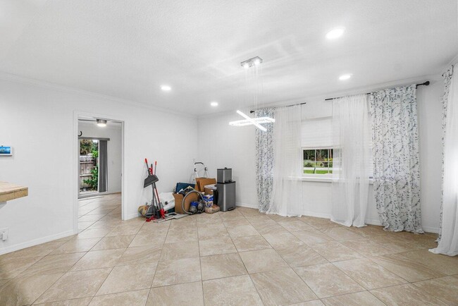 Foto del edificio - 4323 Redding Rd