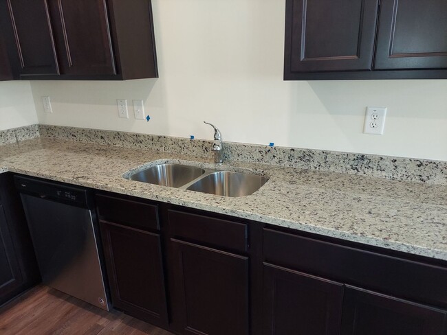 Building Photo - Newly Built Beautiful Townhome for Rent in...