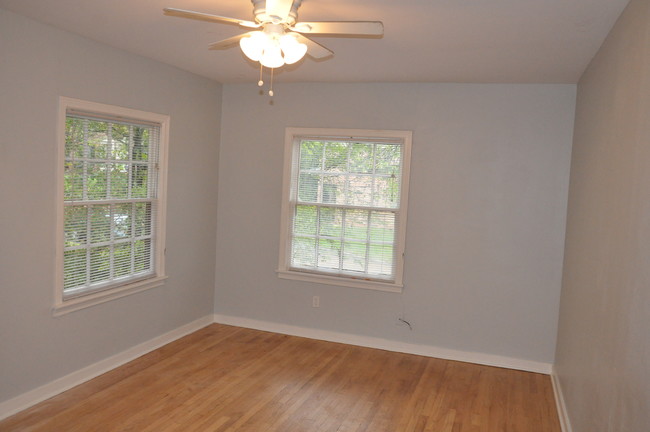 Living Room - 1027 Bellevue Pl