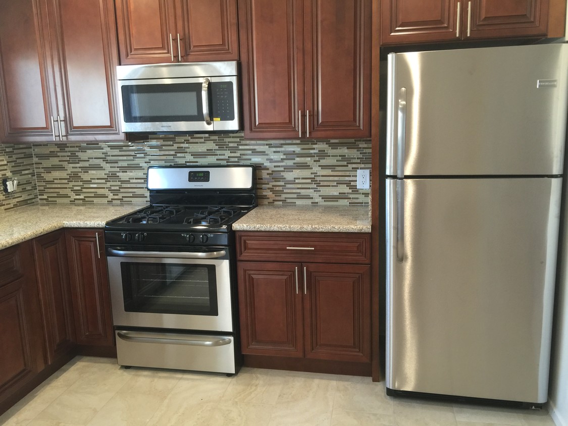 kitchen - 2023 Virginia Ave