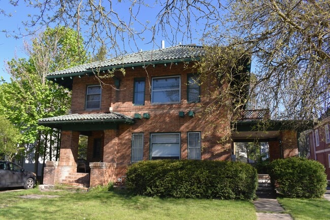 Building Photo - 524 W Church St