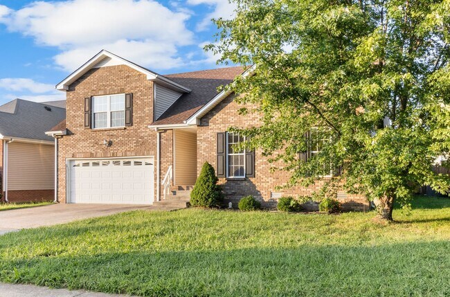 Building Photo - IMPECCABLY MAINTAINED RANCH WITH BONUS ROOM!
