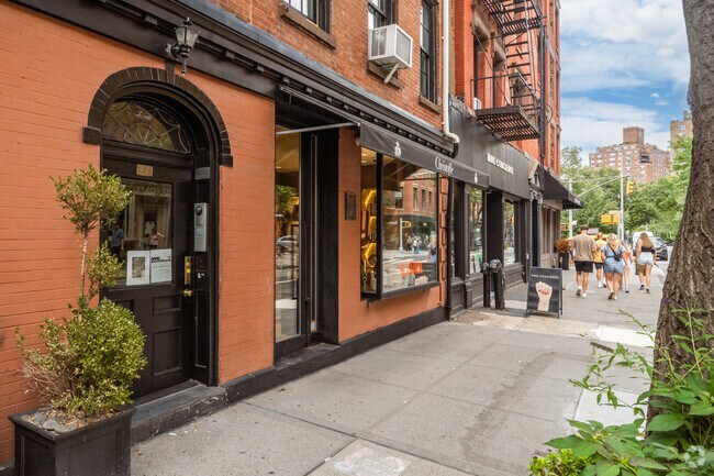Sidewalk - 396 Bleecker St