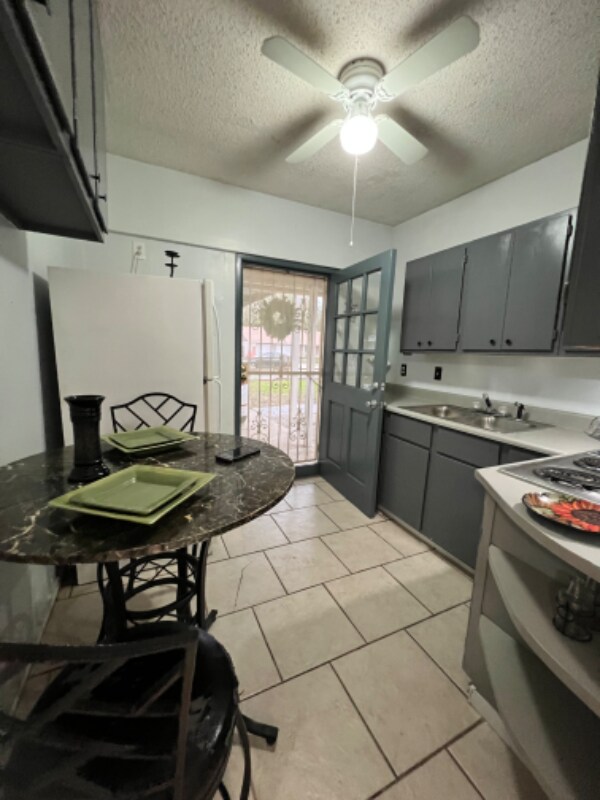 Primary Photo - 7418 Meadow Cliff St