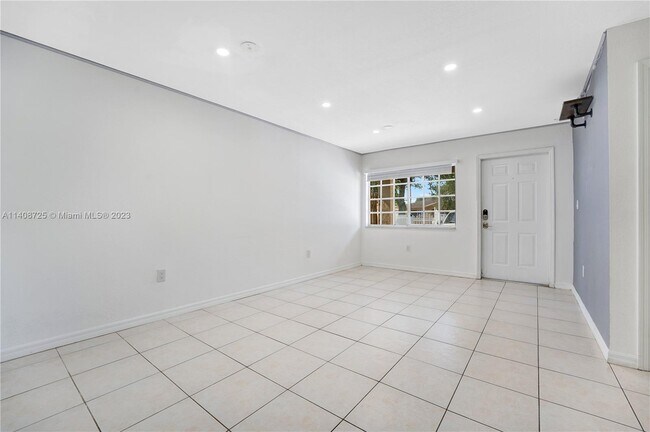 Foto del edificio - 3625 NW 189th St