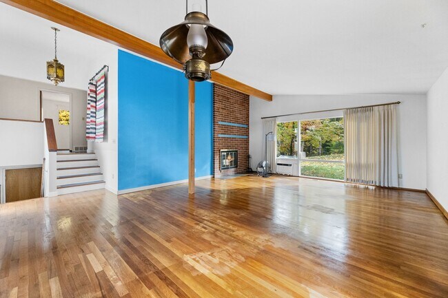 Building Photo - Bellevue Eastgate Mid-Century Modern