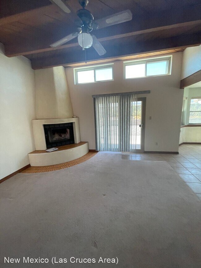 Building Photo - 3 br, 2 bath House - 2222 Uranus Ave