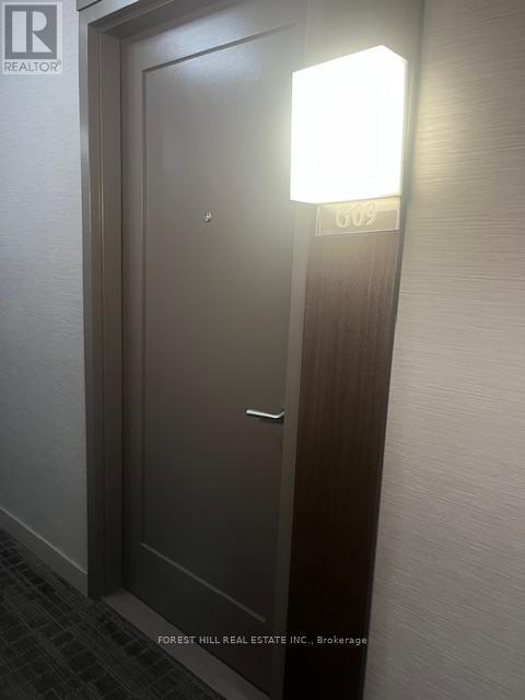 Photo du bâtiment - 310 Tweedsmuir Ave