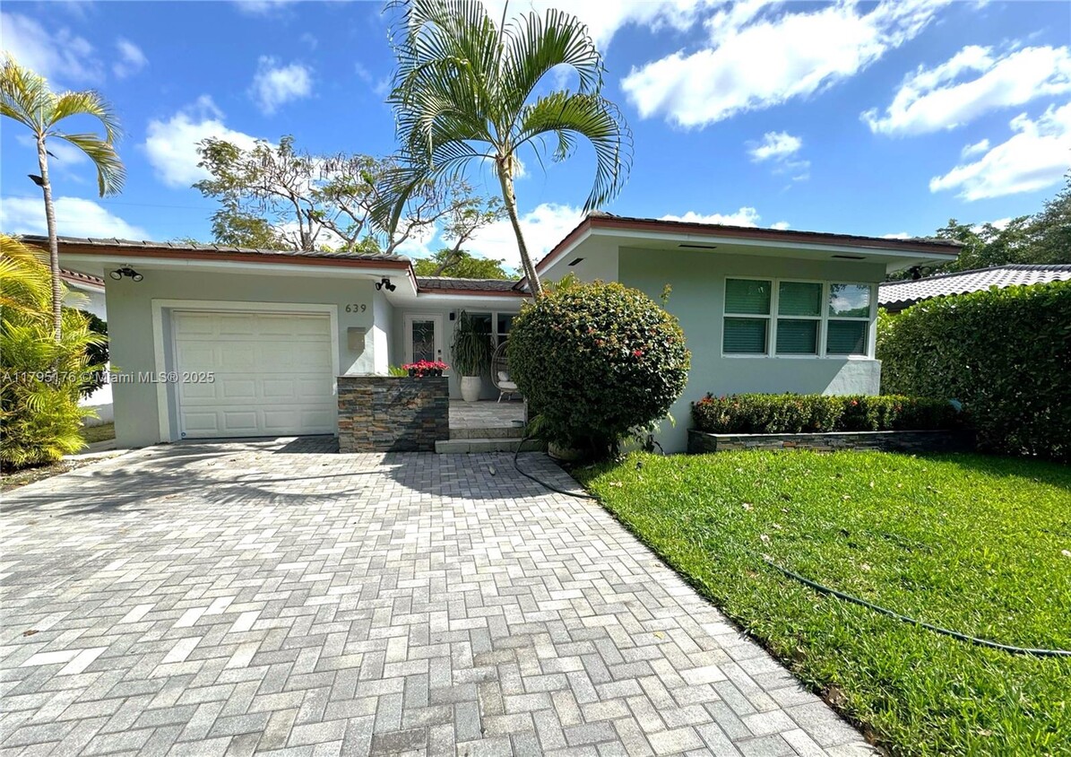 Foto principal - 639 Bird Rd