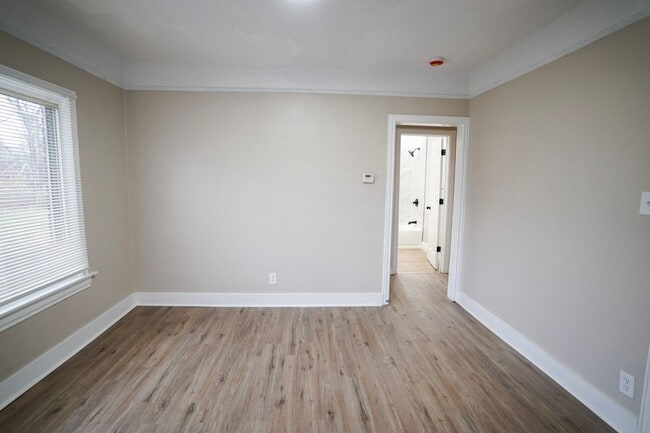 Foto del edificio - This beautifully updated 4-bedroom, 2-bath single-family home is ready for move-in!