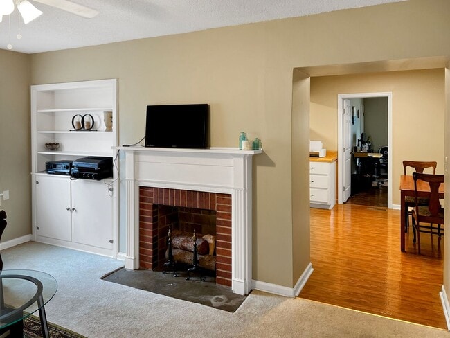 Building Photo - 19 Cedar Knoll