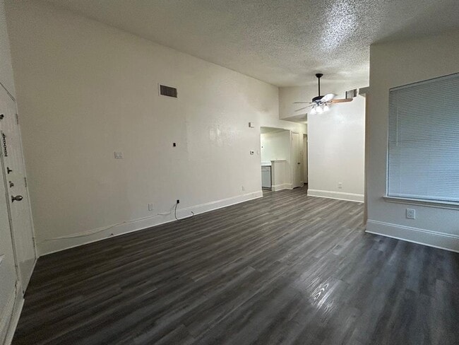 Building Photo - 5927 Kevin Kelly Pl