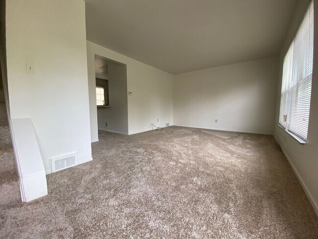 Foto del edificio - Spacious 2 Bedroom Townhouse at Chapel Place! Amazing Penn Hills Location! Call Today!