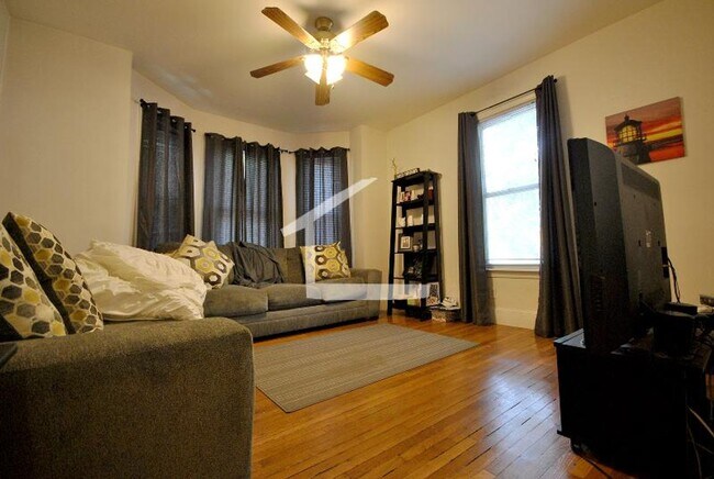 Building Photo - Coolidge Corners finest......