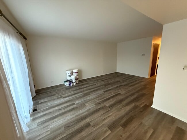 Building Photo - 12 N Waterford Dr
