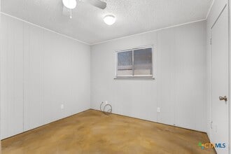 Building Photo - 222 Redbud Ln