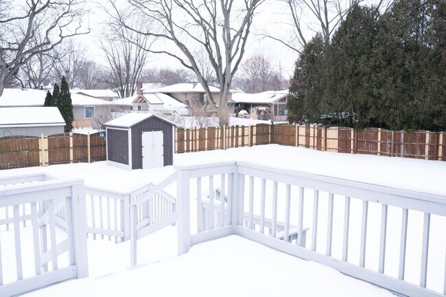 Foto del edificio - 919 Seneca Dr