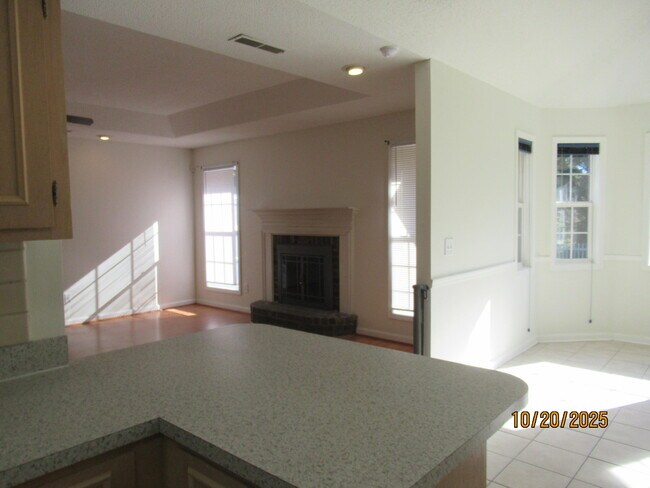 Foto del edificio - 6775 J J Roberts Dr