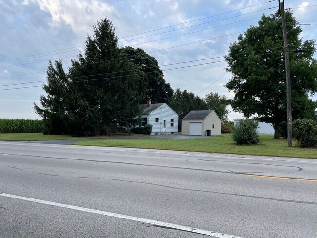 Building Photo - 9660 S River Rd
