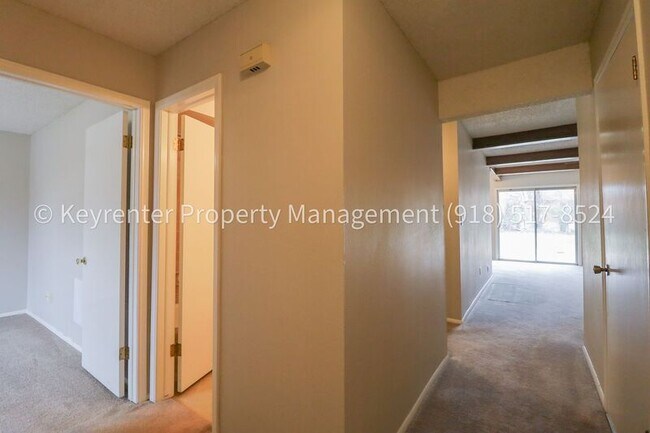 Foto del edificio - 6125 S Troost Ave