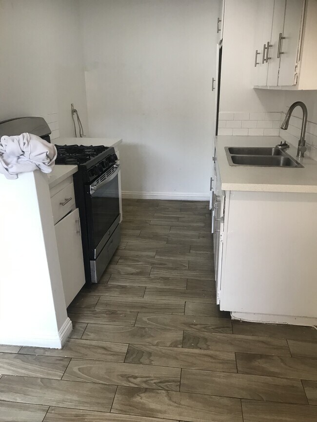 Foto del edificio - 7732 Chapman Ave