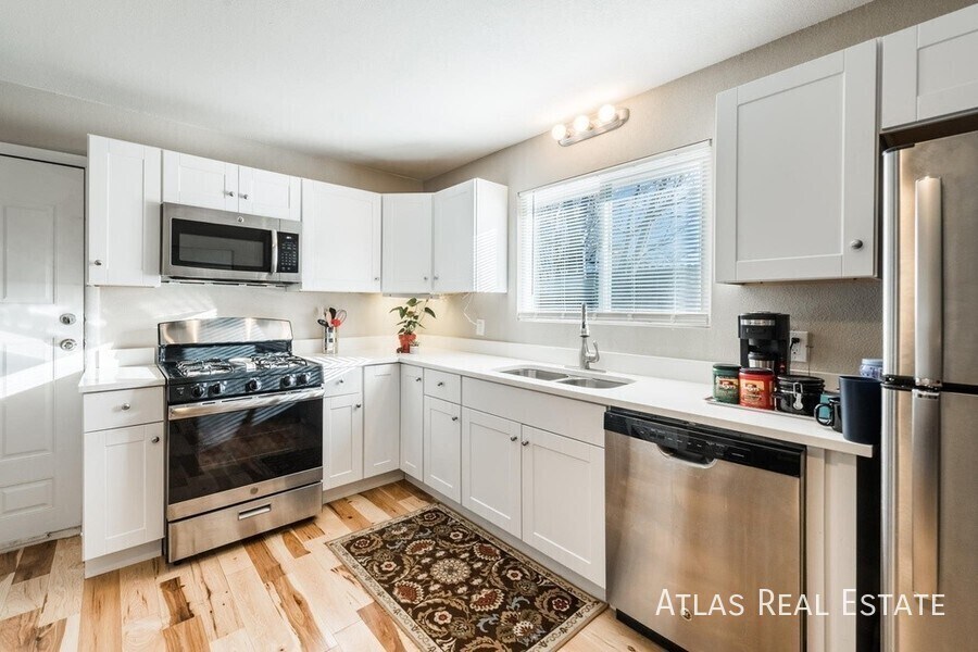 Primary Photo - Beautifully remodeled brick ranch duplex i...