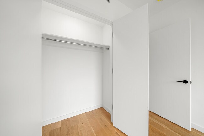 Foto del edificio - 105 Rogers Ave