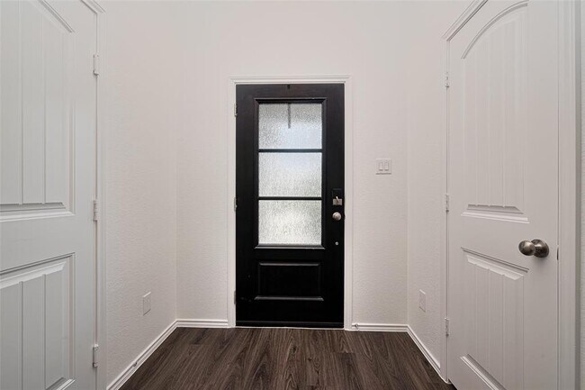 Building Photo - 18414 Hilltop Climb Dr