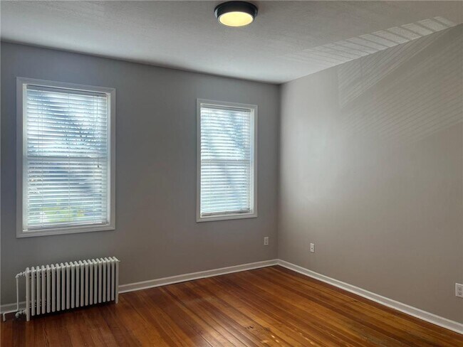 Foto del edificio - 869 Geranium Ave E