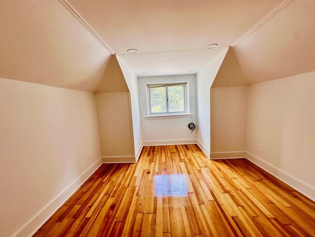 Building Photo - 25 Hillview Ave