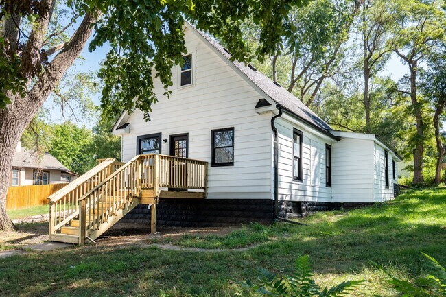 Building Photo - Charming 3BD/1BA Single Family Home!