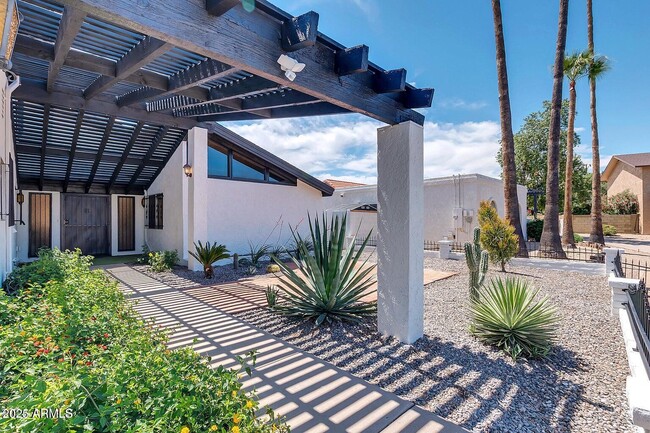 Foto del edificio - 1401 W Ocotillo Rd