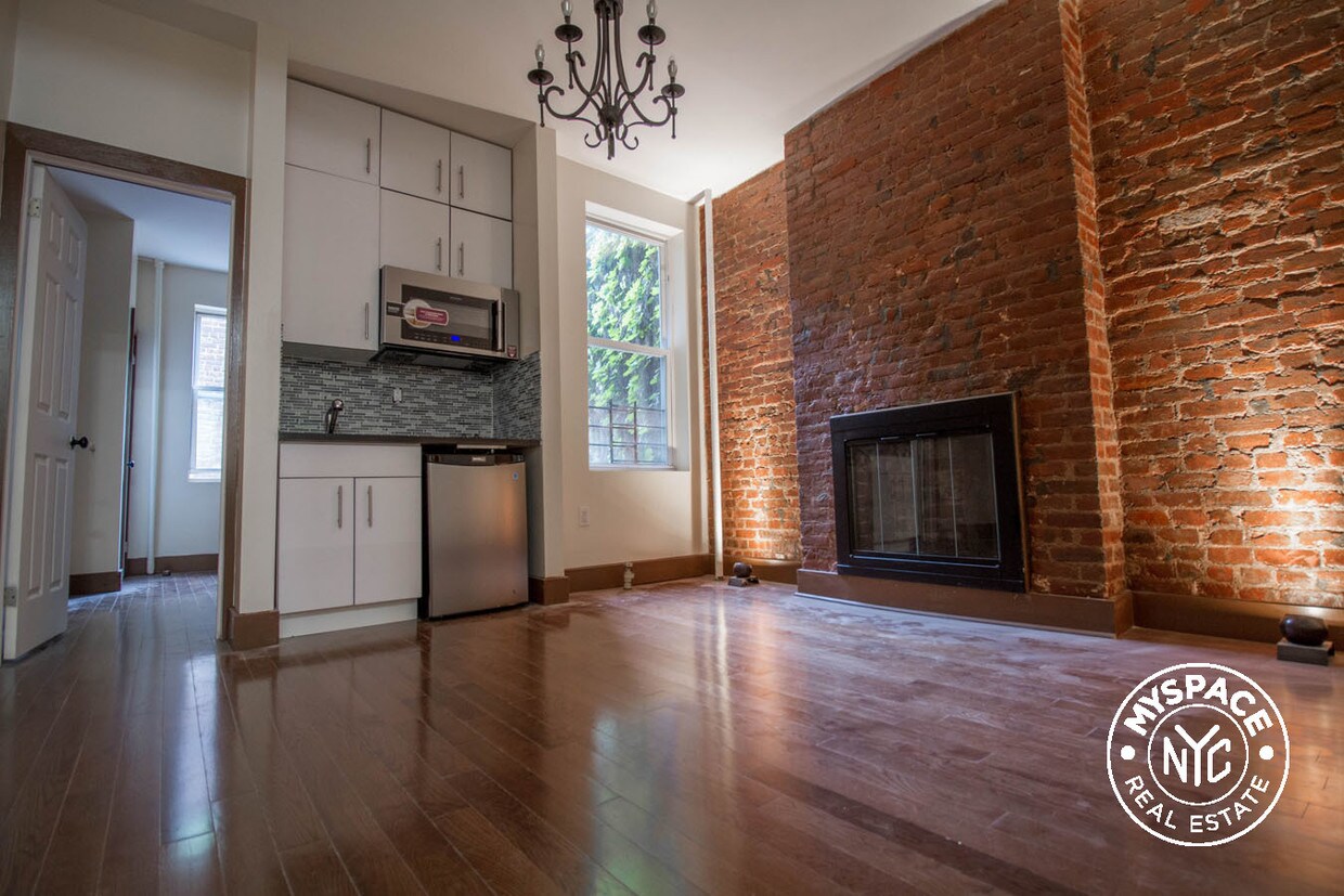 Foto principal - 853 Saint Johns Pl