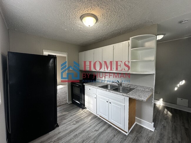Building Photo - Two Bedroom House | Northside