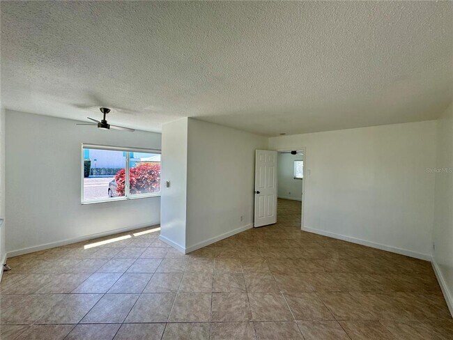 Foto del edificio - 11225 1st St E