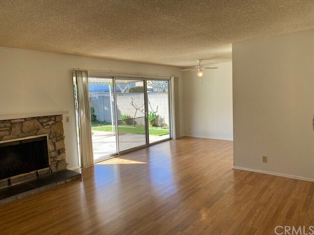 Foto del edificio - 9922 Silver Strand Dr