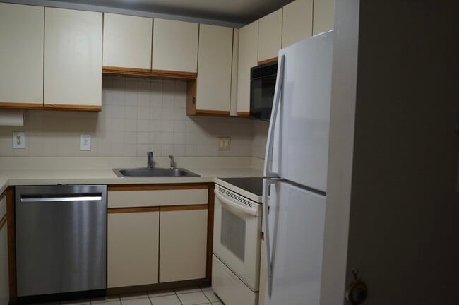 Foto del edificio - 200 Ledgewood Dr