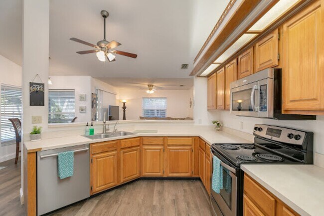 Foto del edificio - 6385 Banks Ave