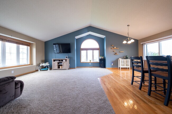 Foto del edificio - 211 Clover Ct