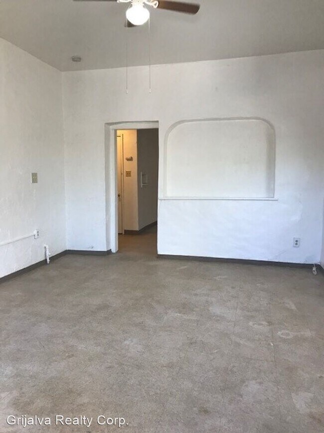Building Photo - 2102 S 8th Ave