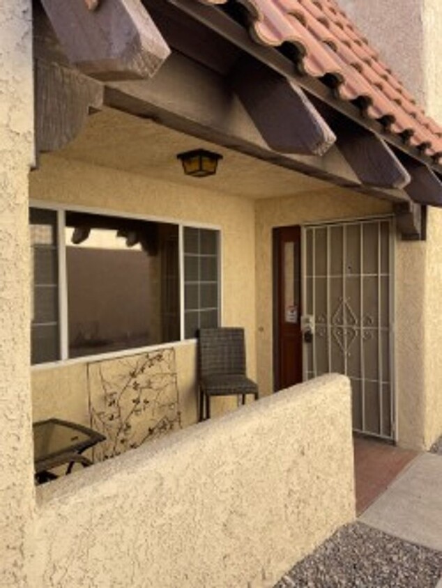 Primary Photo - Spacious 3 bedroom, 3 bath, condo with a l...