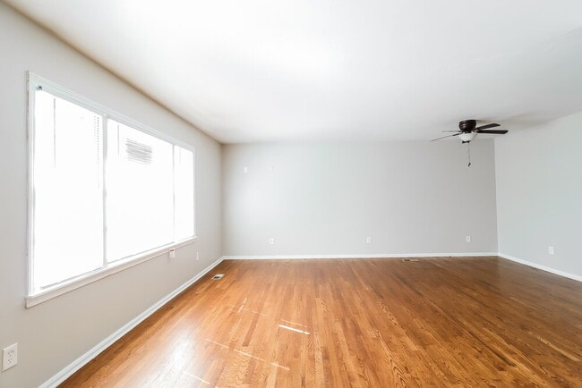 Foto del edificio - 229 Sam Pate Dr