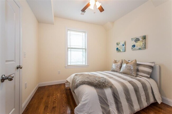 Building Photo - 177 Laidlaw Ave