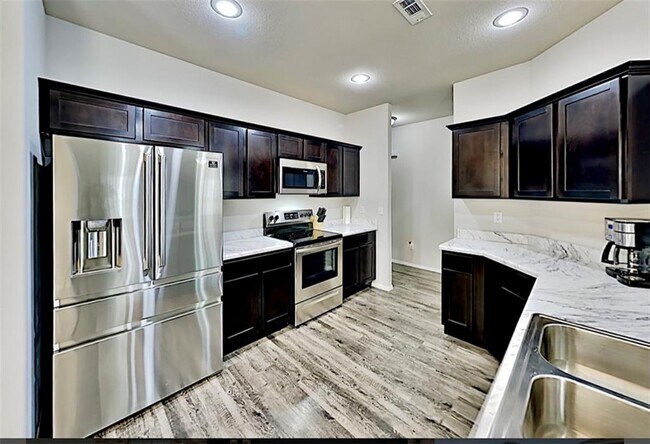 Building Photo - 4307 SW Laurel Hill Ave