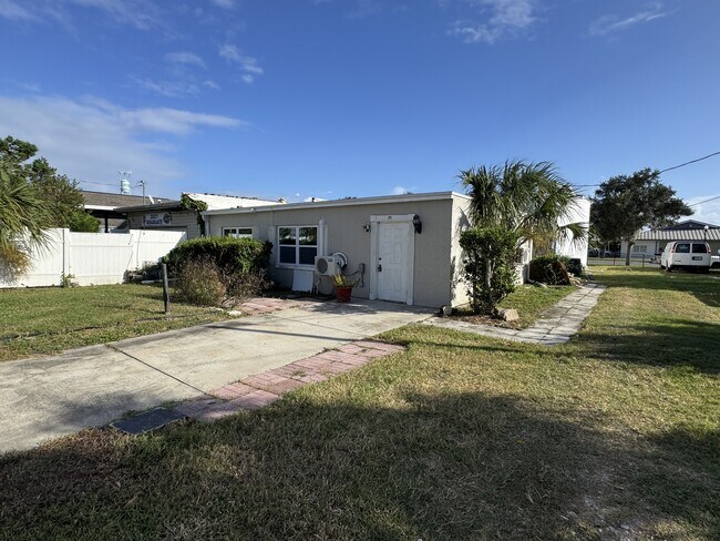 Foto del edificio - 209 E Main St