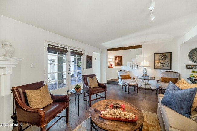 Building Photo - 5101 N Casa Blanca Dr