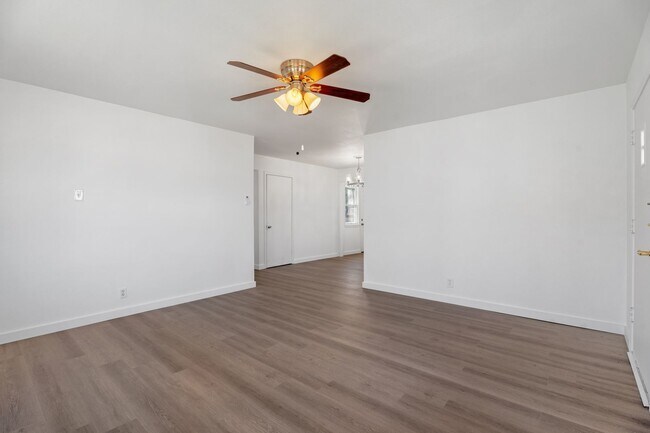 Building Photo - Fairlawn 3 bedroom, 1 bath ready for move-in