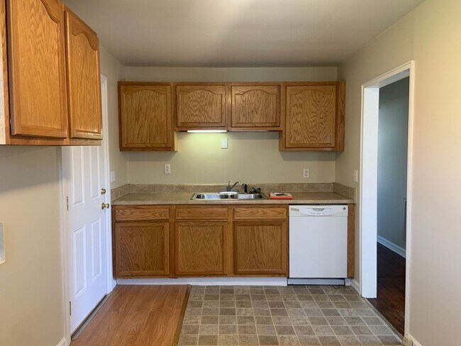 Foto del edificio - Adorable 3 Bedroom near Summit Avenue