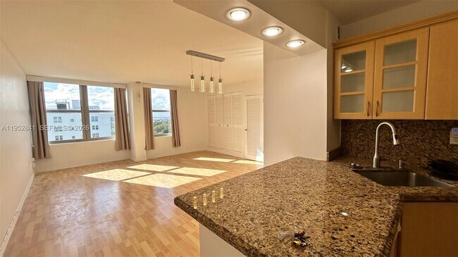 Foto del edificio - 2899 Collins Ave