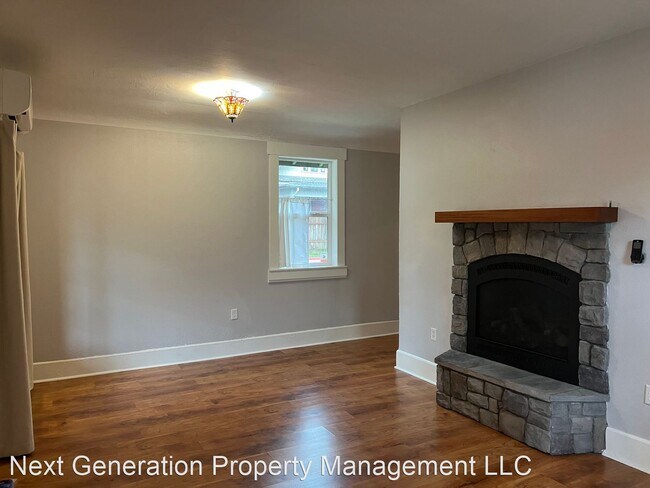 Building Photo - 2 br, 1.5 bath House - 525 F St.
